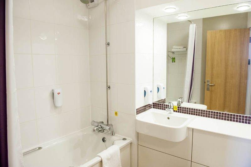 Premier Inn Bracknell Central Екстер'єр фото