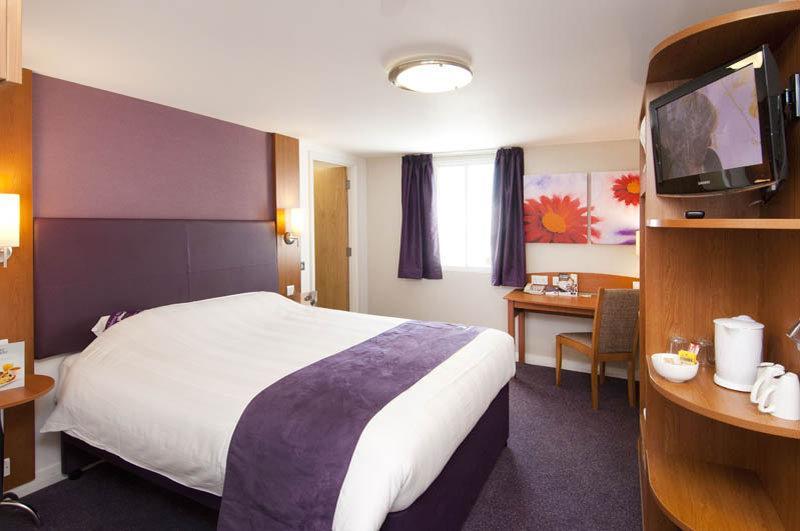 Premier Inn Bracknell Central Екстер'єр фото