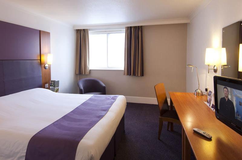 Premier Inn Bracknell Central Екстер'єр фото