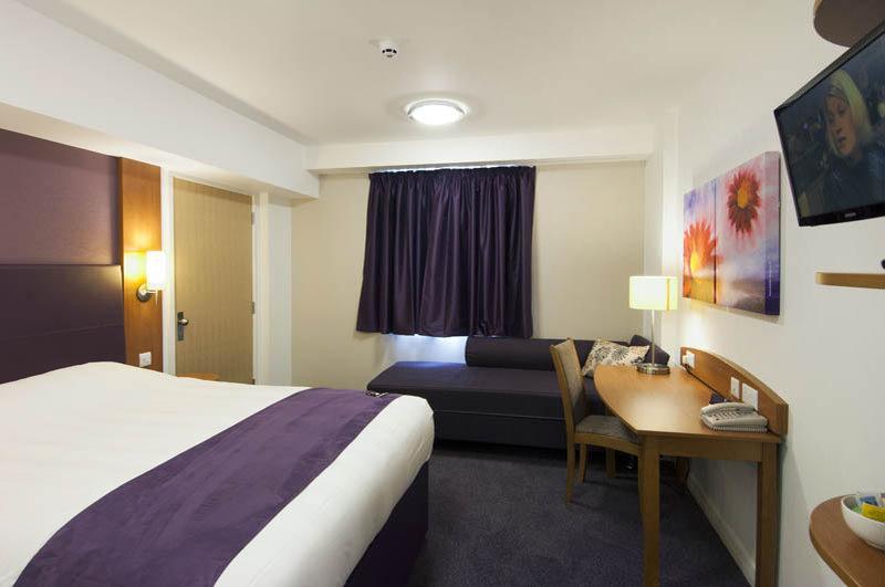 Premier Inn Bracknell Central Екстер'єр фото